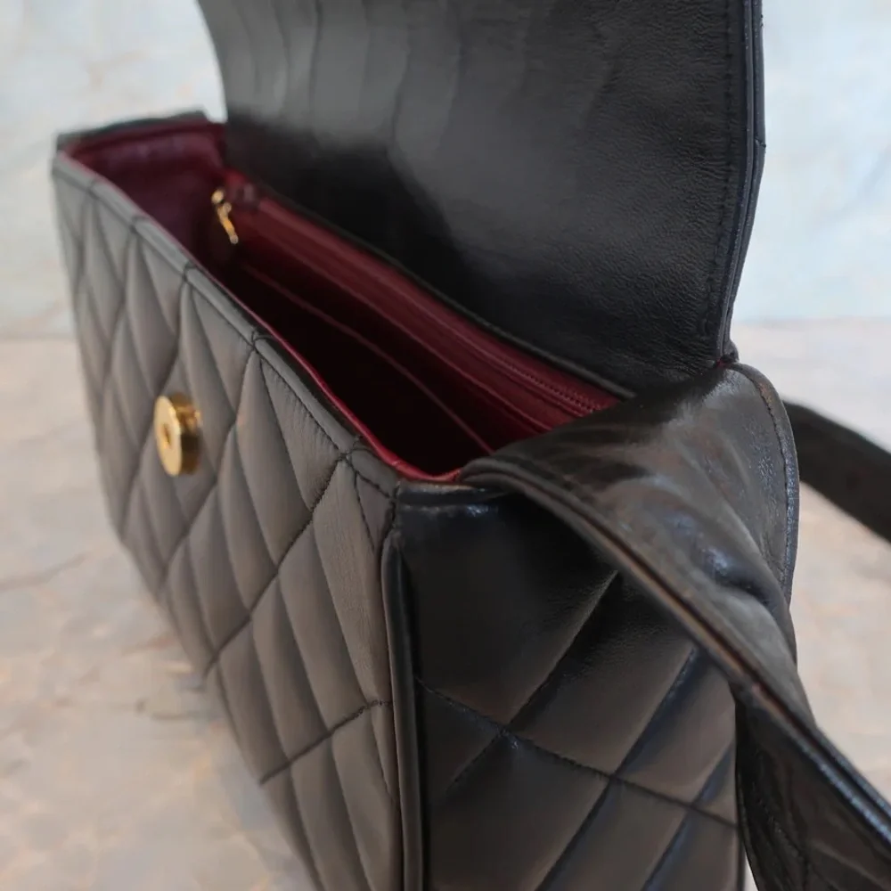 Authentic CHANEL black lambskin medium sized camera vintage crossbody bag - Picture 15 of 15